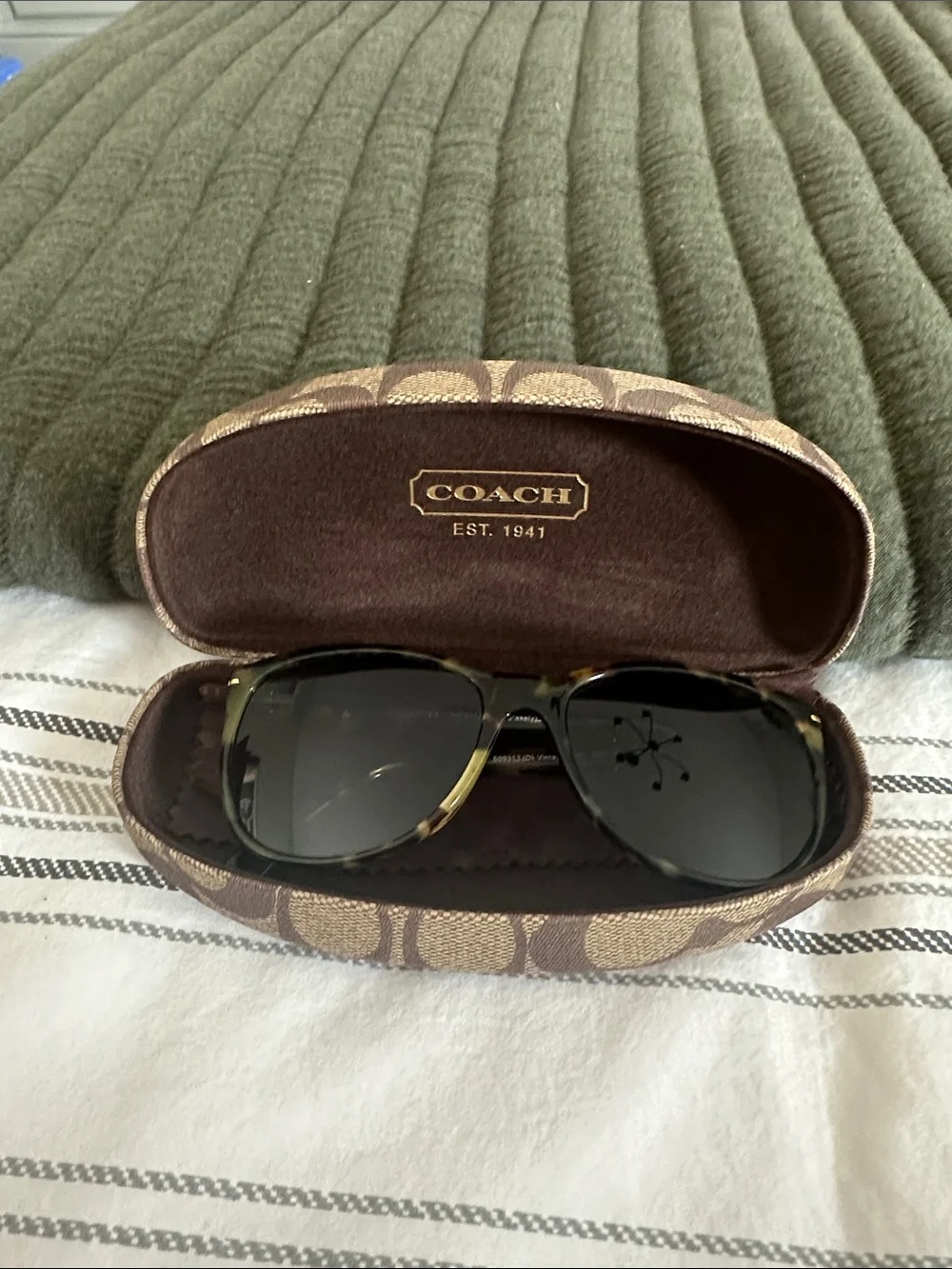 Coach Tortoise Shell Sunglasses with Brown Case